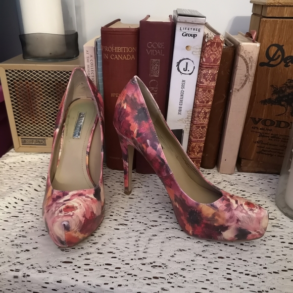 BCBG Flower Print Heels - Picture 3 of 8